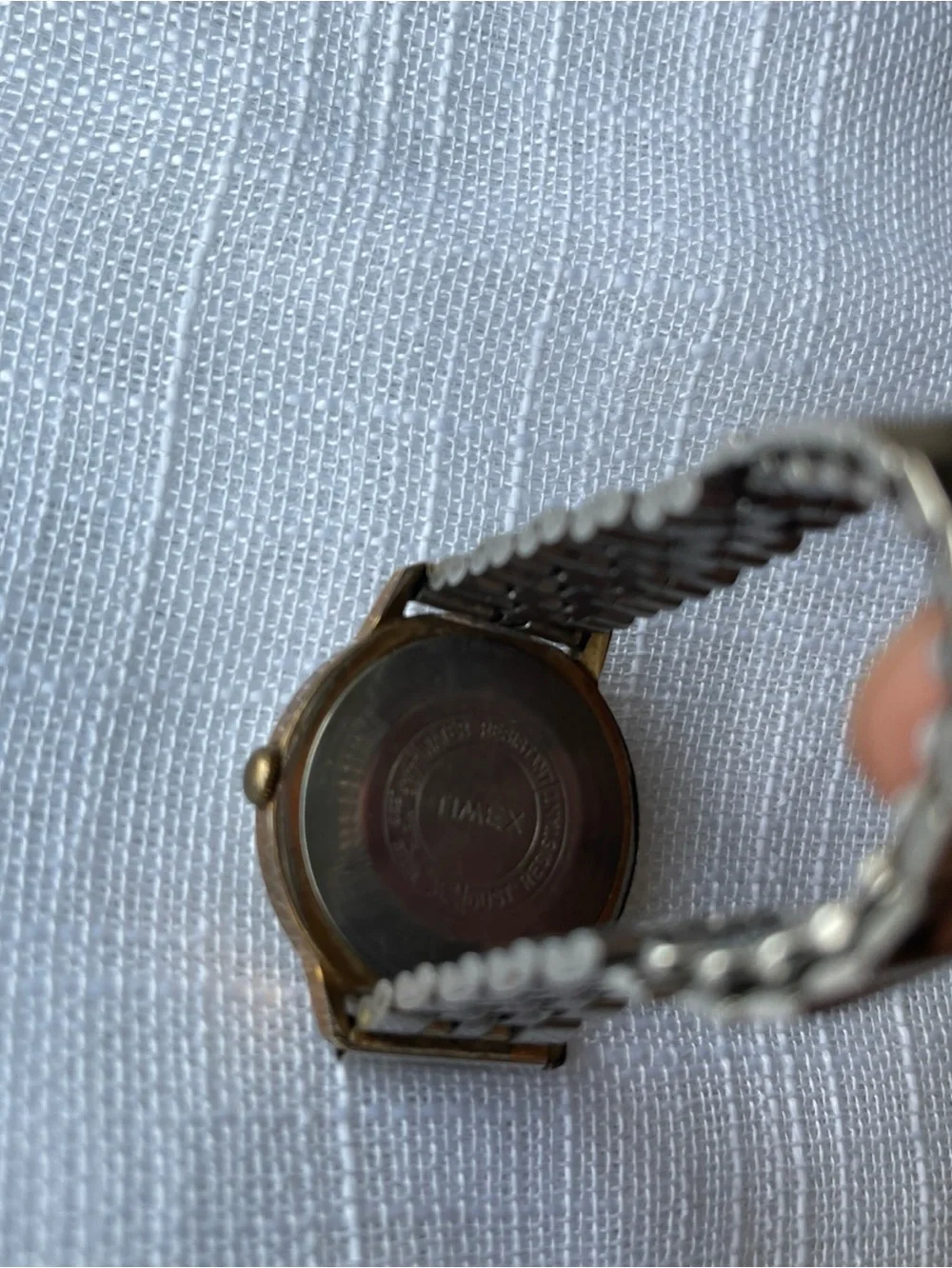 Vtg Mens Water Resistant Silver  & Gold Tone Date Timex Wristwatch Stainless A3
